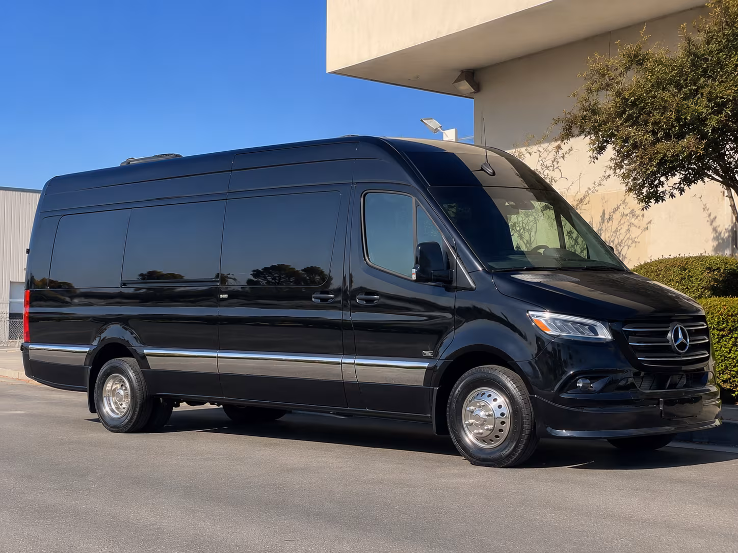 find the perfect transportation for your next airport transfer 3