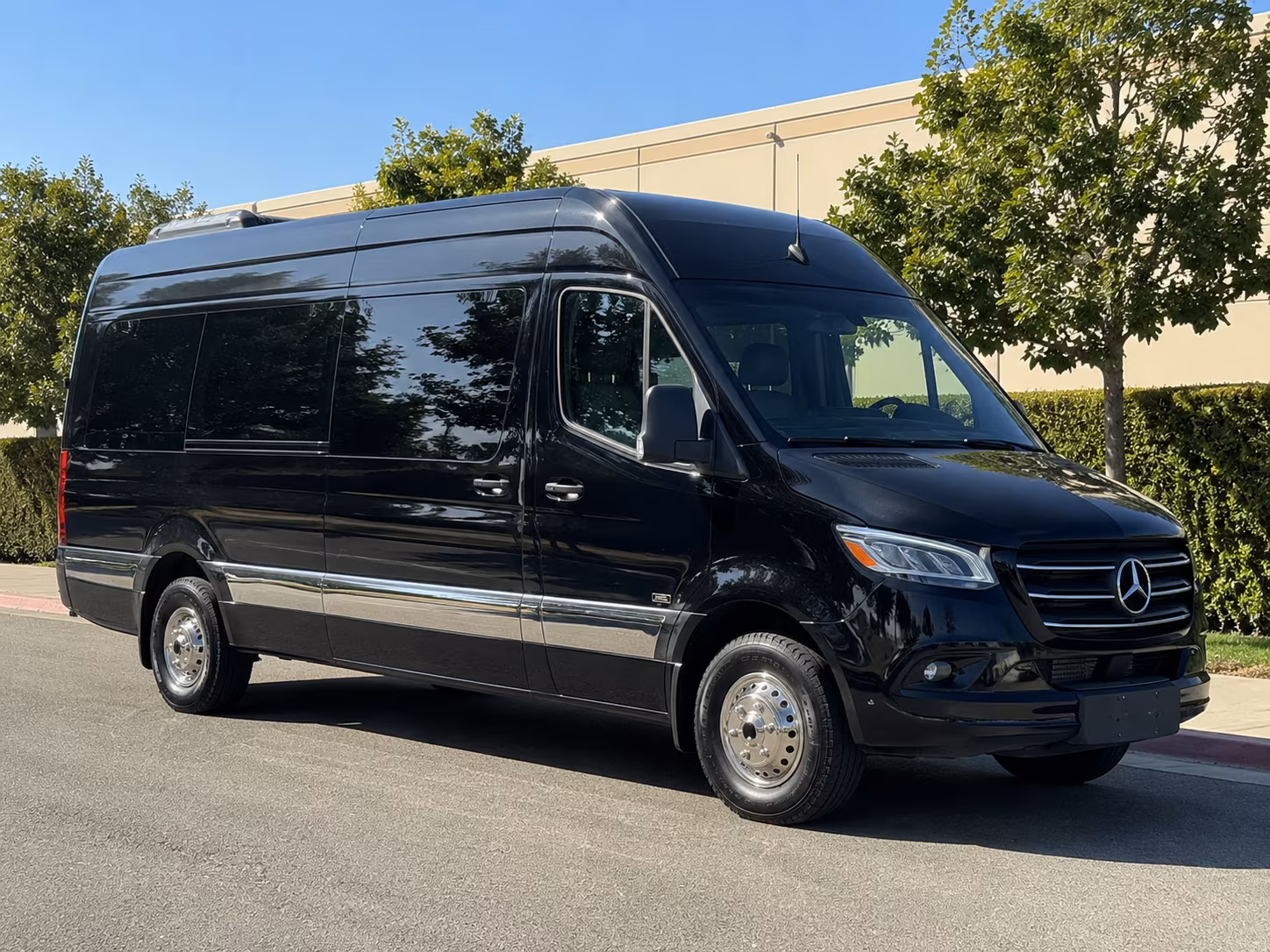 garland 10 passenger sprinter van